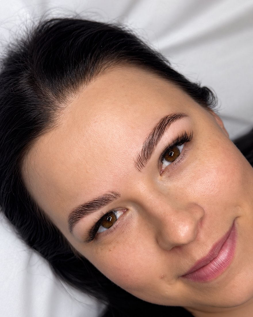 Stylizacja brwi i rzęs w Studio Ametyst
